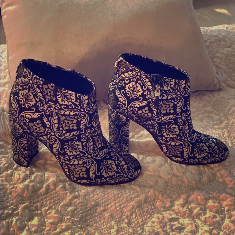 SAM EDELMAN WOMAN’S CAMBELL ANKLE BOOTIE. NWT